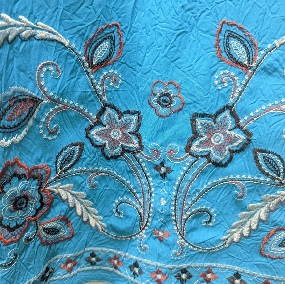 Embroidered Top - Picture 4 of 6
